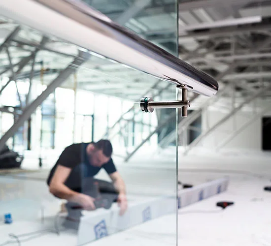 Lauderdale Lakes, FL highly skilled glass repair technicians
